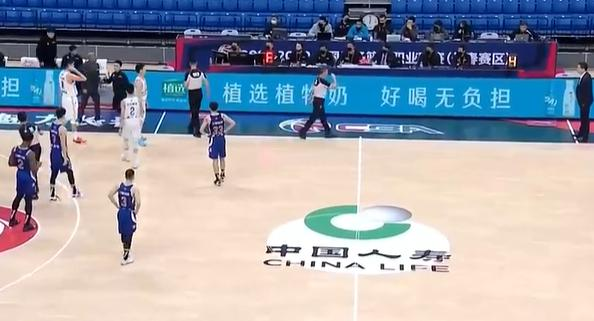  法甲历史性时刻！首次启用鹰眼技术判定越位  